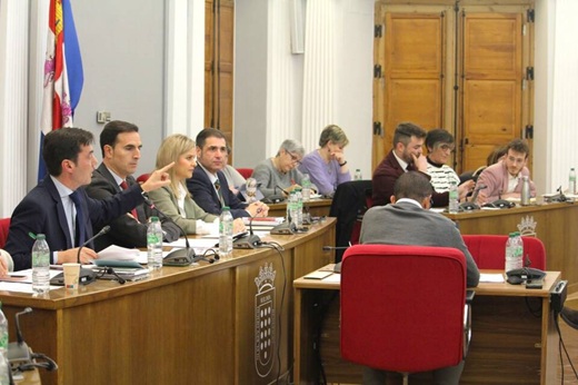Pleno ordinario de enero. Bancada del PP. Al lado, bancada de la oposición configurada por PSOE y GM // Foto: Paula de la Fuente